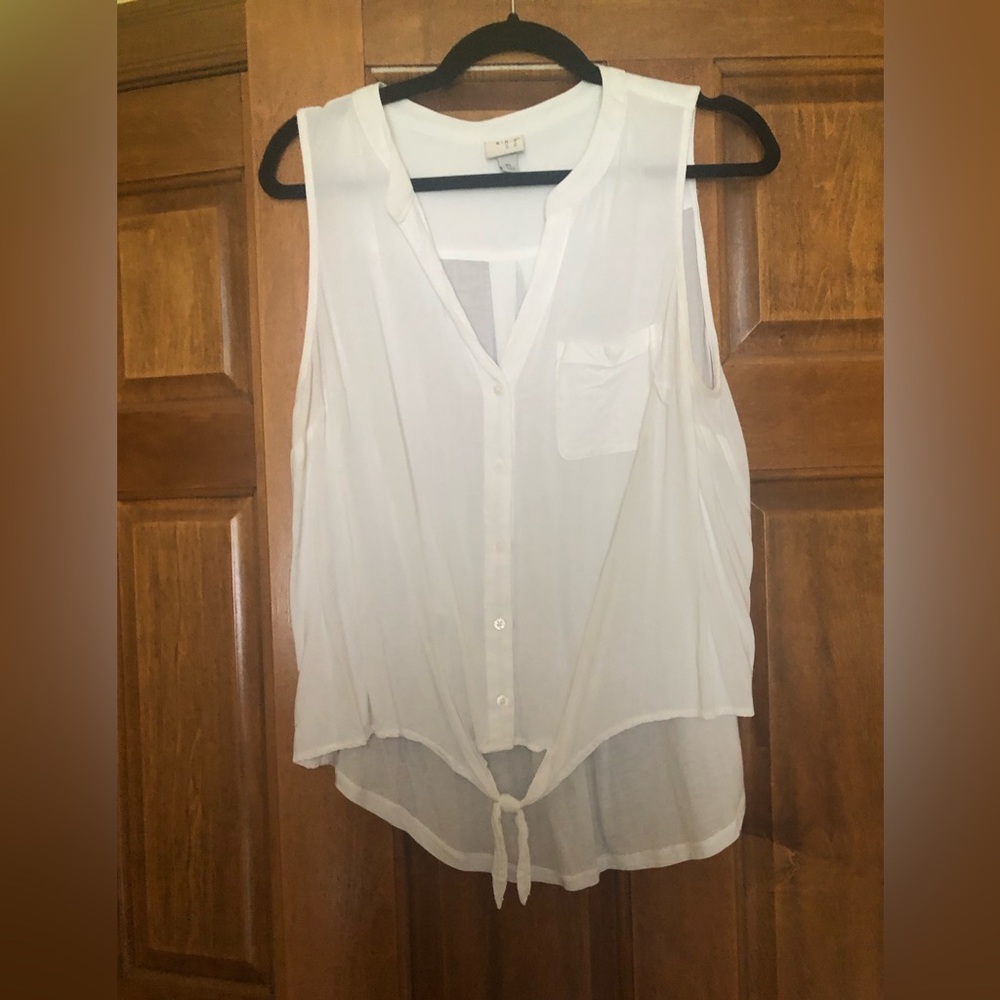 Women’s sleeveless front tie summer top